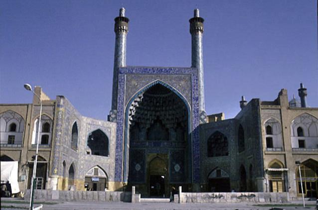 The Shah mosque was built as the space for public worship in Shah Abbas’ new urban plan for Isfahan, but was not completed until the reign of his successor, Safi I. The south (qibla) iwan is flanked by eight-domed winter prayer halls, which continue to courtyards lined by arcades that function as madrasas.